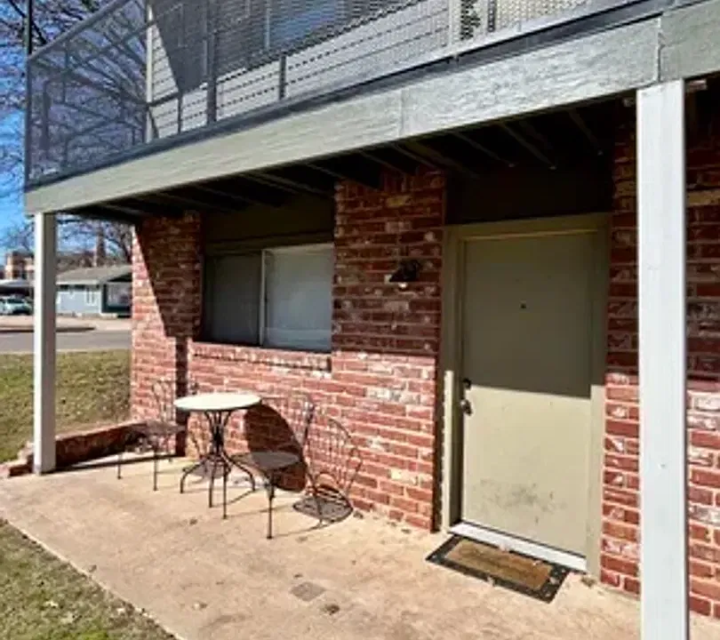 120 W Miller Ave