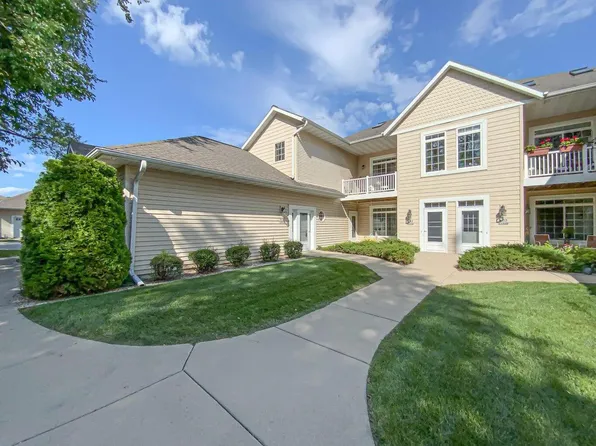 W397N5972 Autumn Woods DRIVE, Oconomowoc, WI 53066