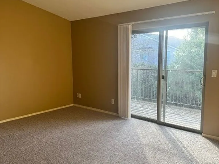 195-Santiam Village Apartments — Photo 9