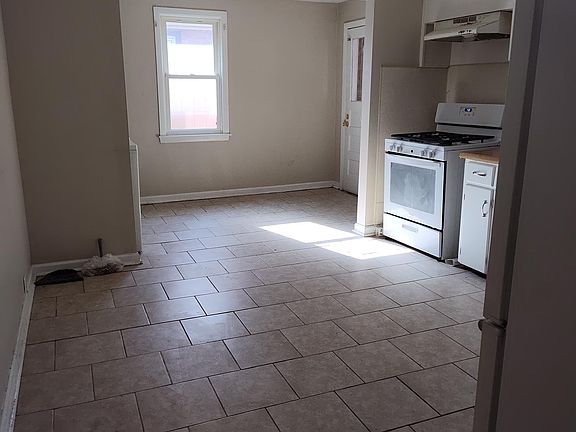 3rd image of 695 E Broadway St
