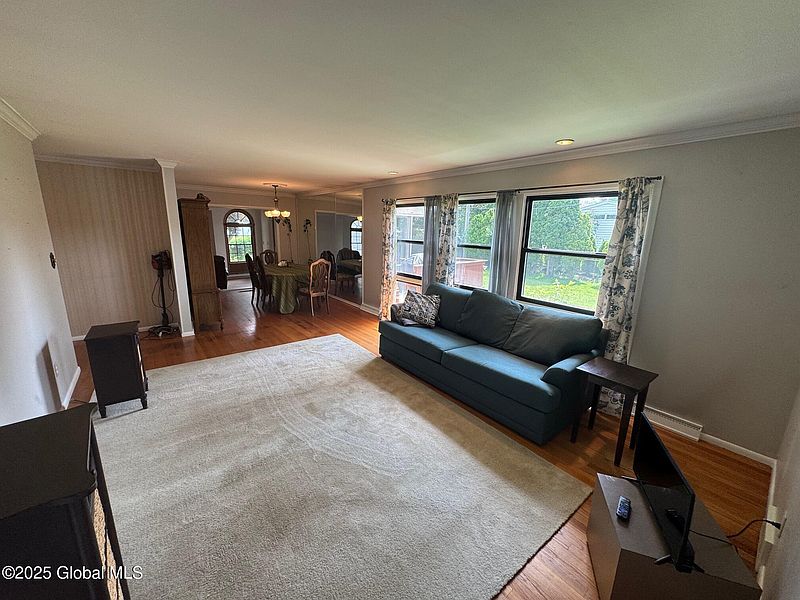 5th image of 115 Fairlawn Avenue