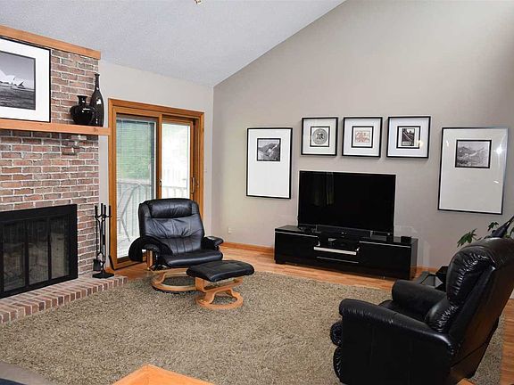 2nd image of 5828 Woodgate Cir