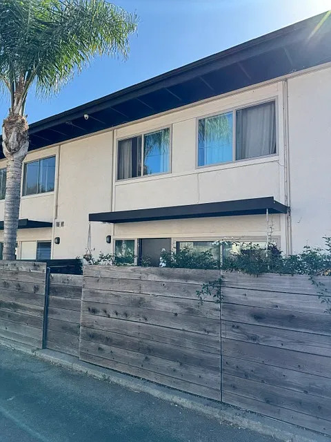 2 bed, 1.5 bath, 800 sqft, $3,300 — Photo 1