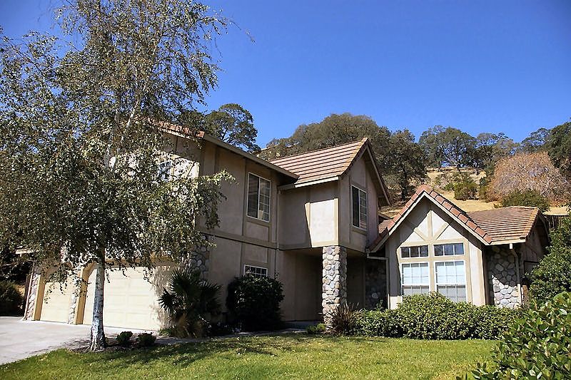 1st image of 408 Oakwood Dr