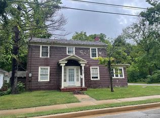 857 4th St, Charleston, IL 61920