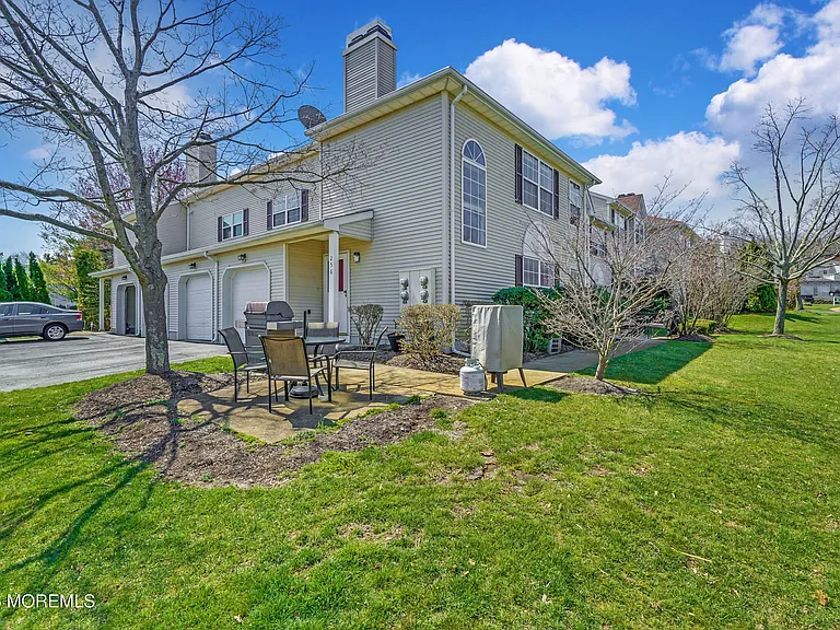 256 Tennis Ct — Photo 6