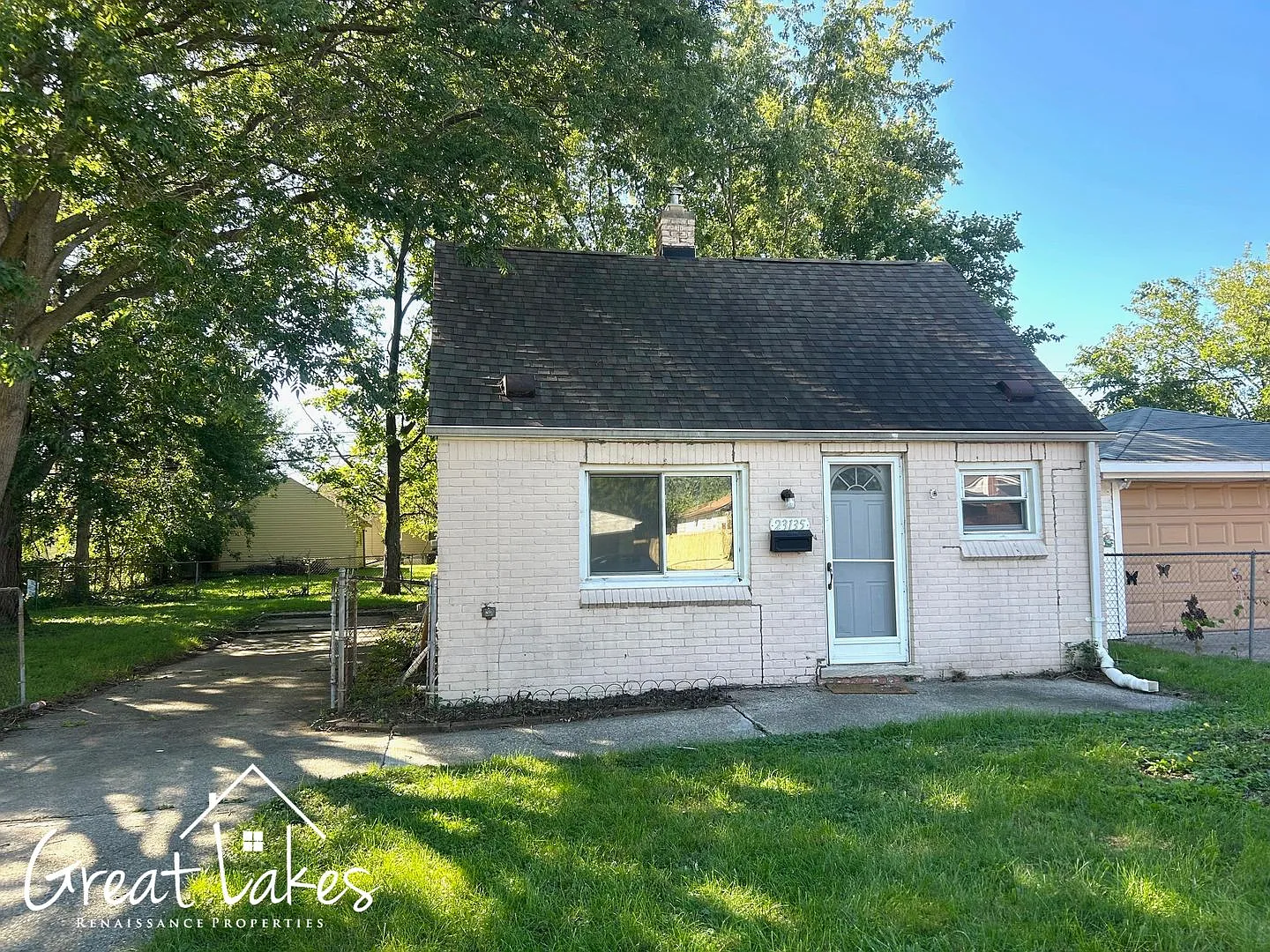 Cozy 1 bedroom / 1 bathroom bungalow now available for rent! — Photo 1