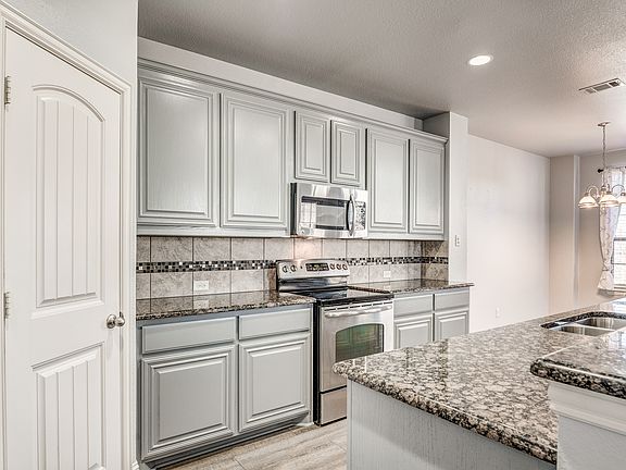 2nd image of 4317 Pecan Knoll Dr