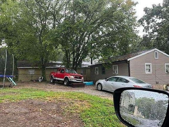 2nd image of 1010 Gillespie Rd