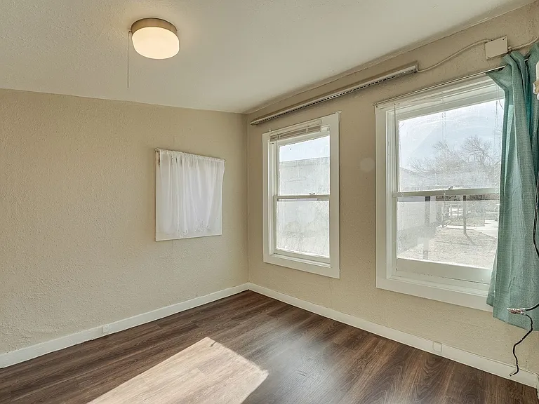 Flint 1111 (KC-AM) — Photo 12