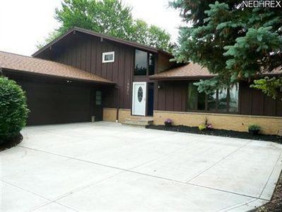 13875 Delaware Dr, Middleburg Heights, OH, 44130