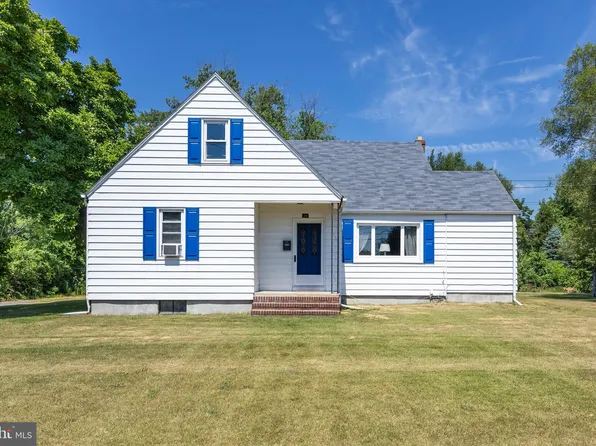 296 N Virginia Ave, Carneys Point, NJ 08069
