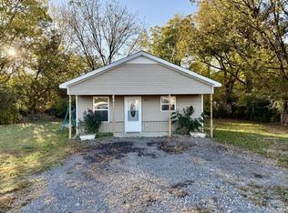 303 1/2 N College St, Tullahoma, TN 37388