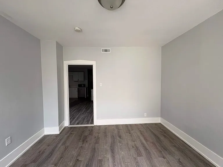 2142 W 18th St #1B — Photo 4