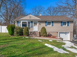 41 Holiday Dr, Hopatcong, NJ 07843
