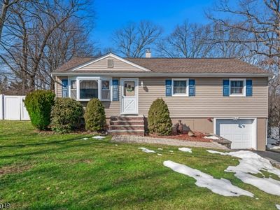 41 Holiday Dr, Hopatcong, NJ, 07843