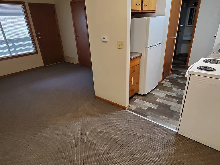 Ellis Apartments — Photo 12