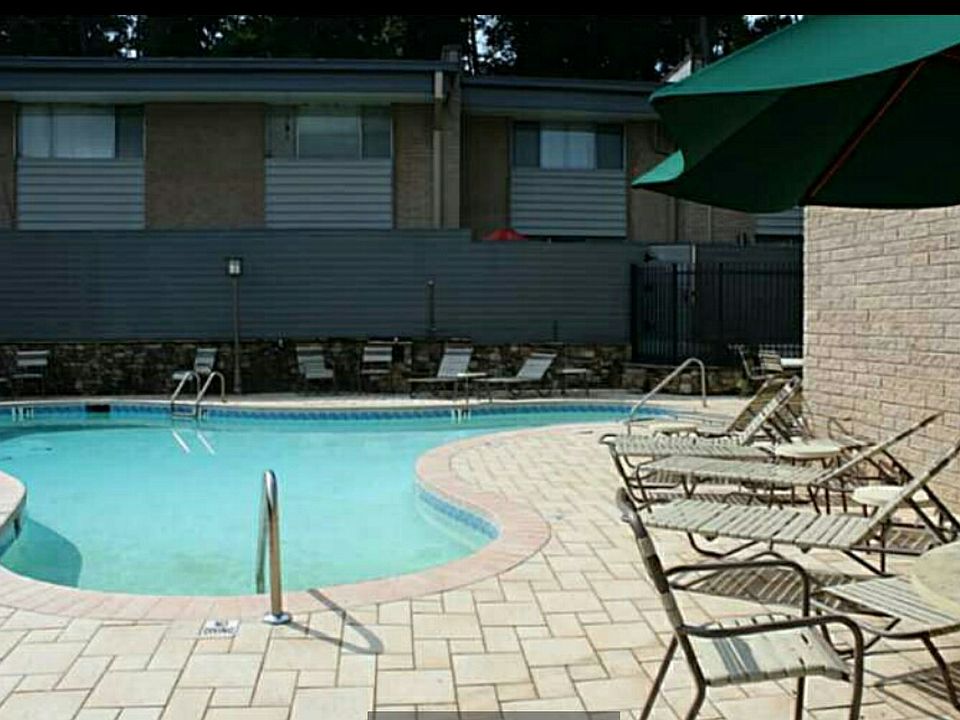 2nd image of 4300 Chastain Walk NE