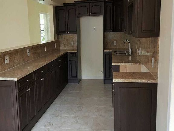 4th image of 16267 Ne 10 Ave