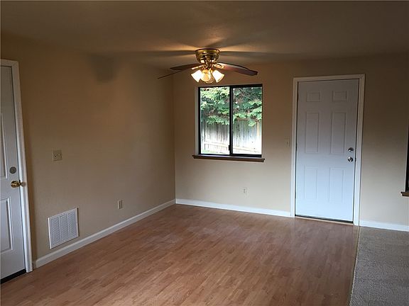 5th image of 2413 116th Ave NE