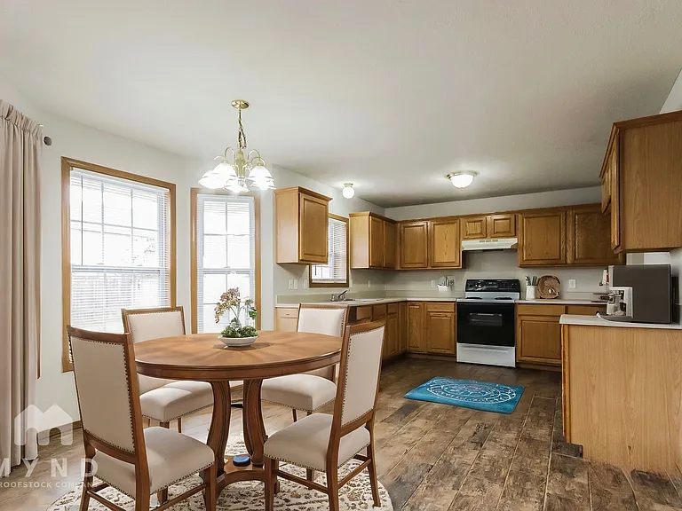 418 N Century Pl — Photo 3