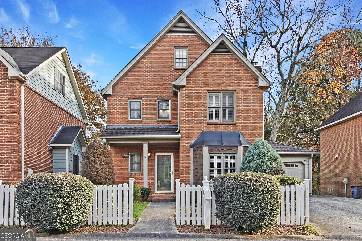 1405 Camden Walk photo 1