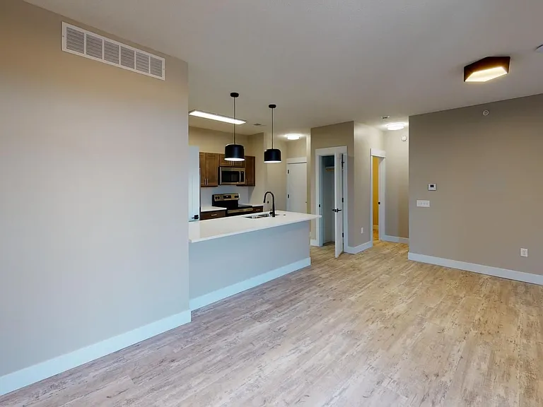 2111 State St — Photo 24