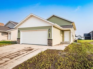 1259 Jill Dr W, West Fargo, ND
