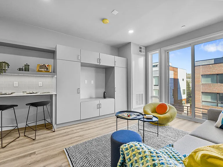 Edgewater Apartments — Photo 10