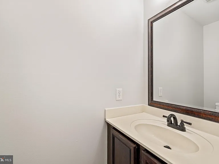 203 Princeton Cir — Photo 16