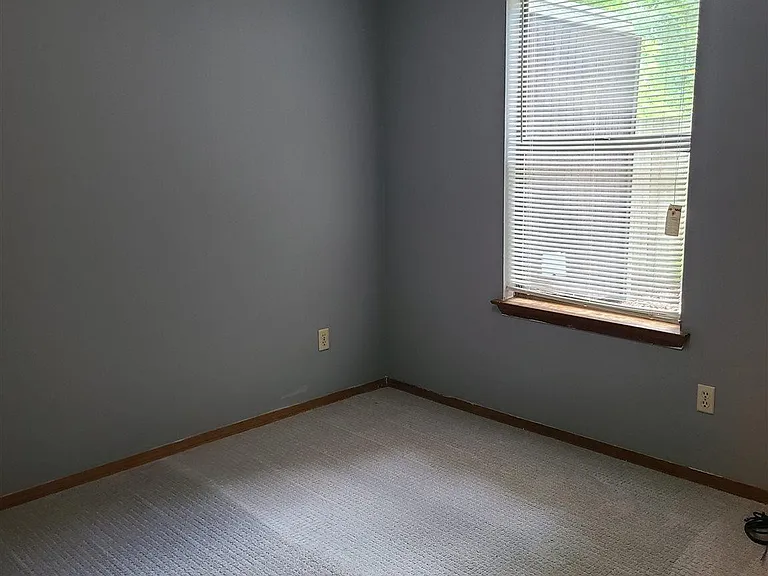 7800 Deborah Dr — Photo 6