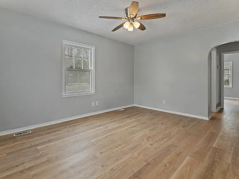 2321 E Mossman Ave — Photo 2