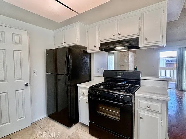679 W 18th St #B — Photo 13