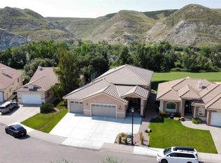 319 NE Canyon Blvd W, Lethbridge, AB T1K6V2