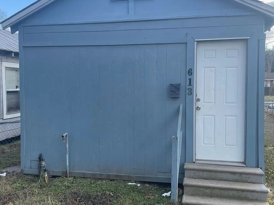 1st image of 613 Montgomery St
