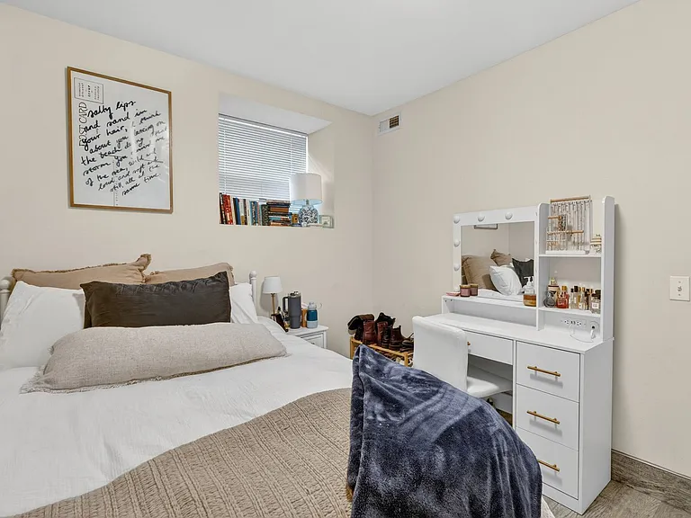 961 W Fletcher St #1 — Photo 28