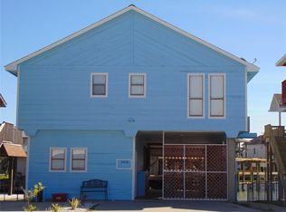 208 Bora Bora Dr, Tiki Island, TX 77554