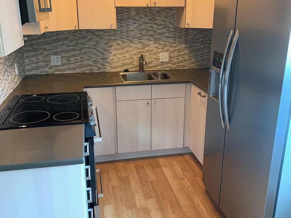 2nd image of 242 S Shoreline Blvd APT 4