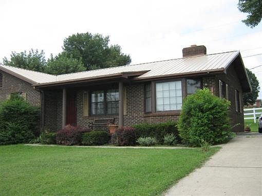 3rd image of 1412 Sunset Dr