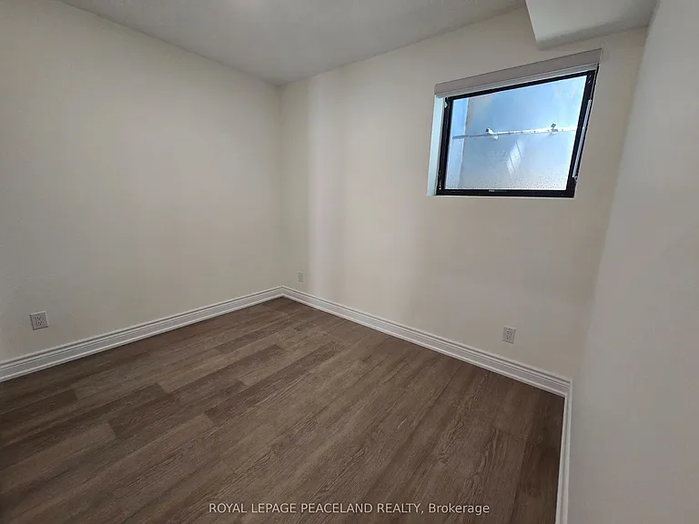 558 Spadina Cres #LANEWAY HSE LWR — Photo 5