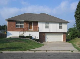 4016 NW Delwood Ct, Blue Springs, MO 64015