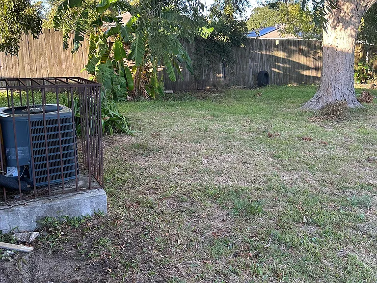 921 E Krueger Ln — Photo 15