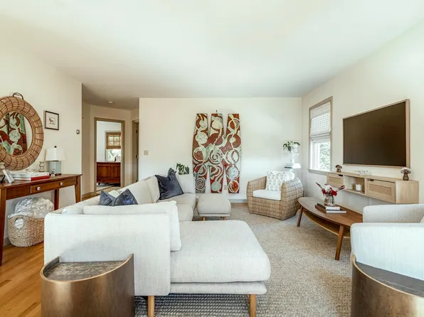 28 Elm St Unit 3, Manchester, MA 01944