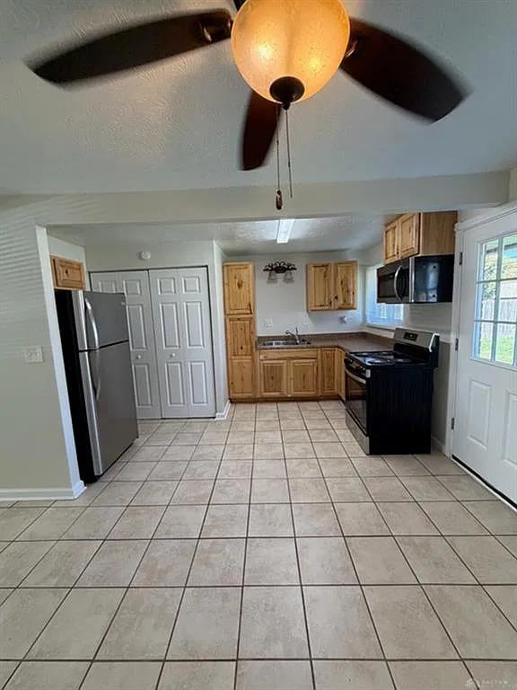 3 bed, 2.0 bath, 1080 sqft, $1,375 — Photo 4