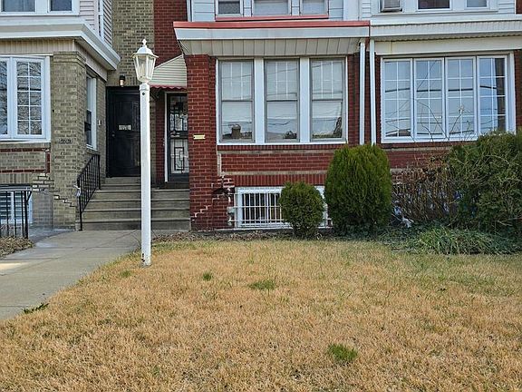 2nd image of 2204 E Washington Ln