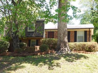 1703 Glenoaks Dr, Greensboro, NC 27407