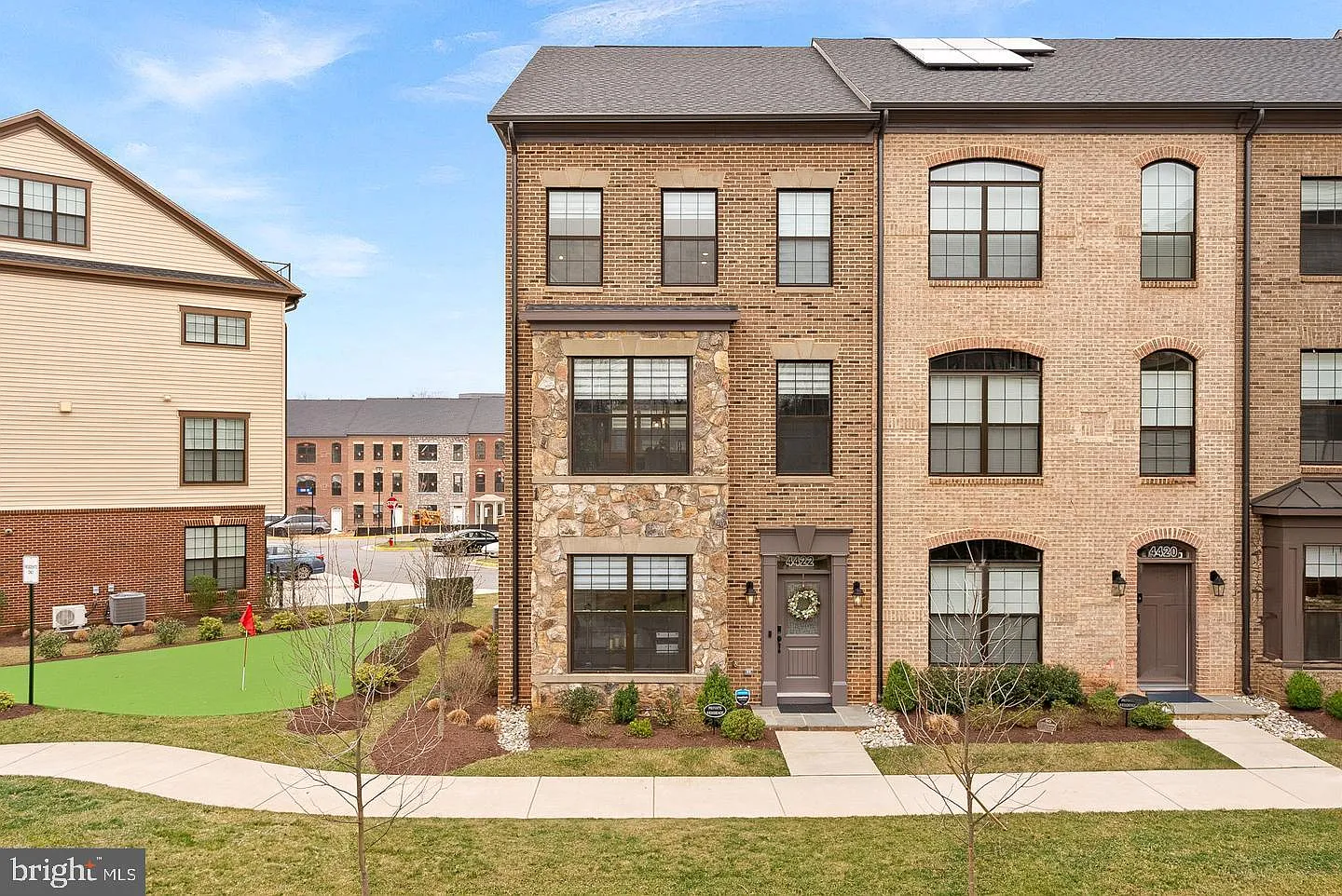 4 bed, 5.0 bath, 2367 sqft, $4,500 — Photo 1