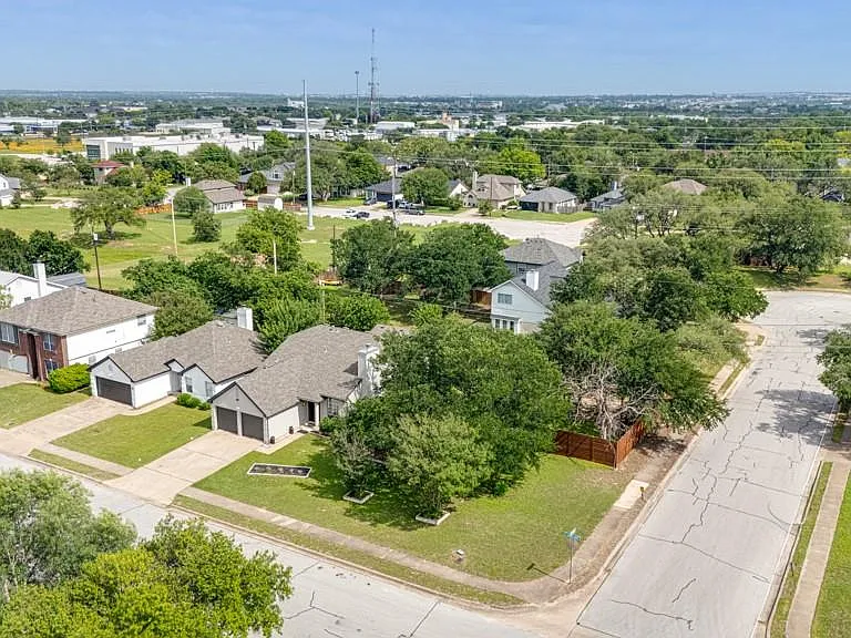 1409 Lantern Light Dr — Photo 26