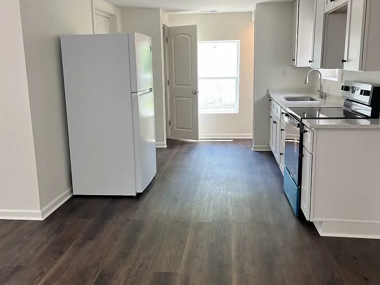 107 Tuskeegee St E — Photo 1