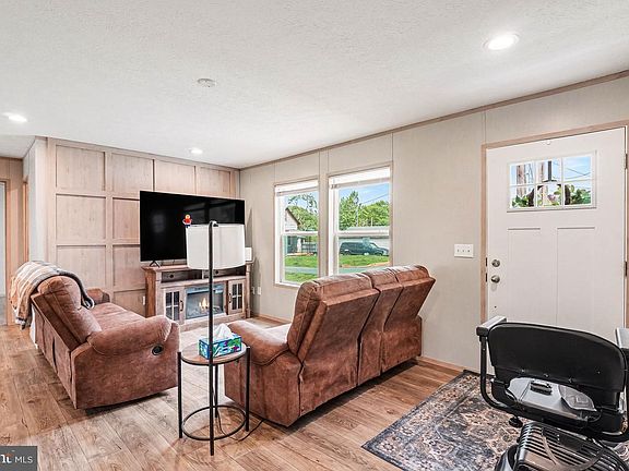 4th image of 2096 Scull St